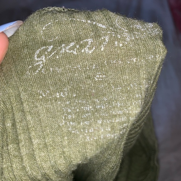 ❗️SOLD❗️ Green Quarter Length Sleeve Top - Picture 7 of 8